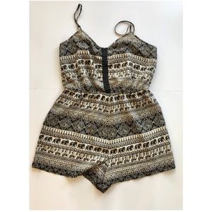 Staring at Stars Shorts - Staring at Stars / Urban Outfitters Romper size M Staring at Stars Shorts - Staring at Stars / Urban Outfitters Romper size M